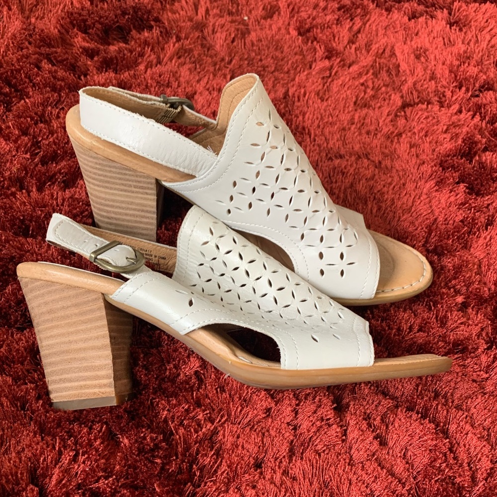 BORN Sandals sz 9